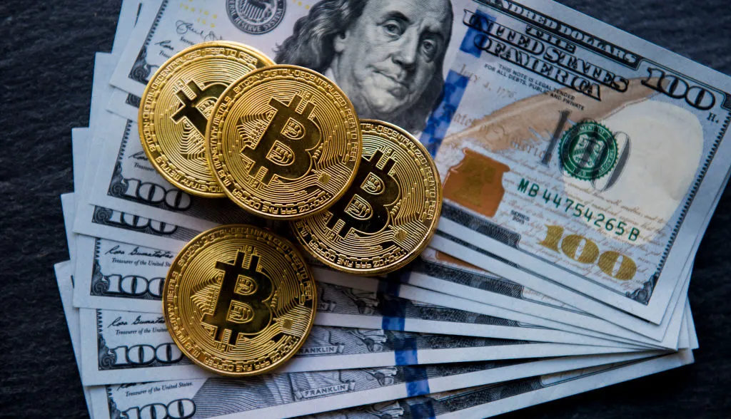 دلار یا بیت کوین